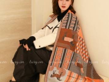 Khăn Choàng Hot Nhất 2024: Nâng Tầm Phong Cách & Thỏa Thích Mùa Hè